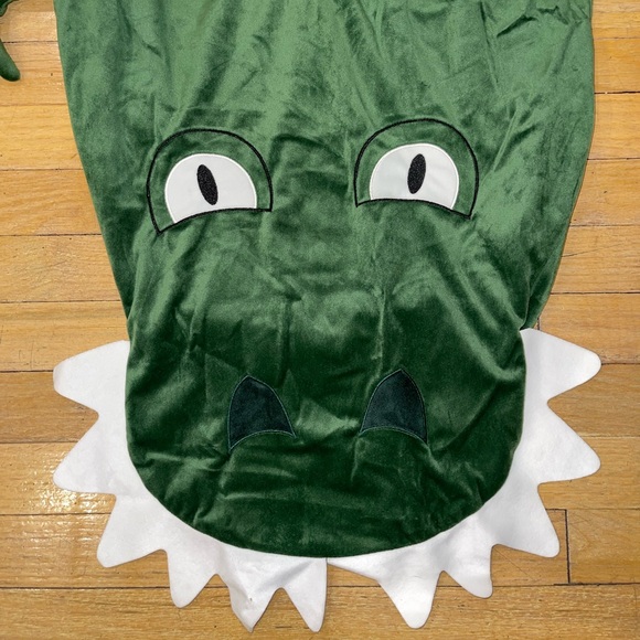 Youth Green Soft Plush Crocodile Animal Tail Blanket - Picture 2 of 2